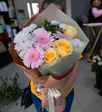 Букет цветов из:  Герберы, Розы и Хризантемы в Красноперекопске