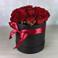 Цветочная композиция из Розы в шляпной коробке в Красноперекопске